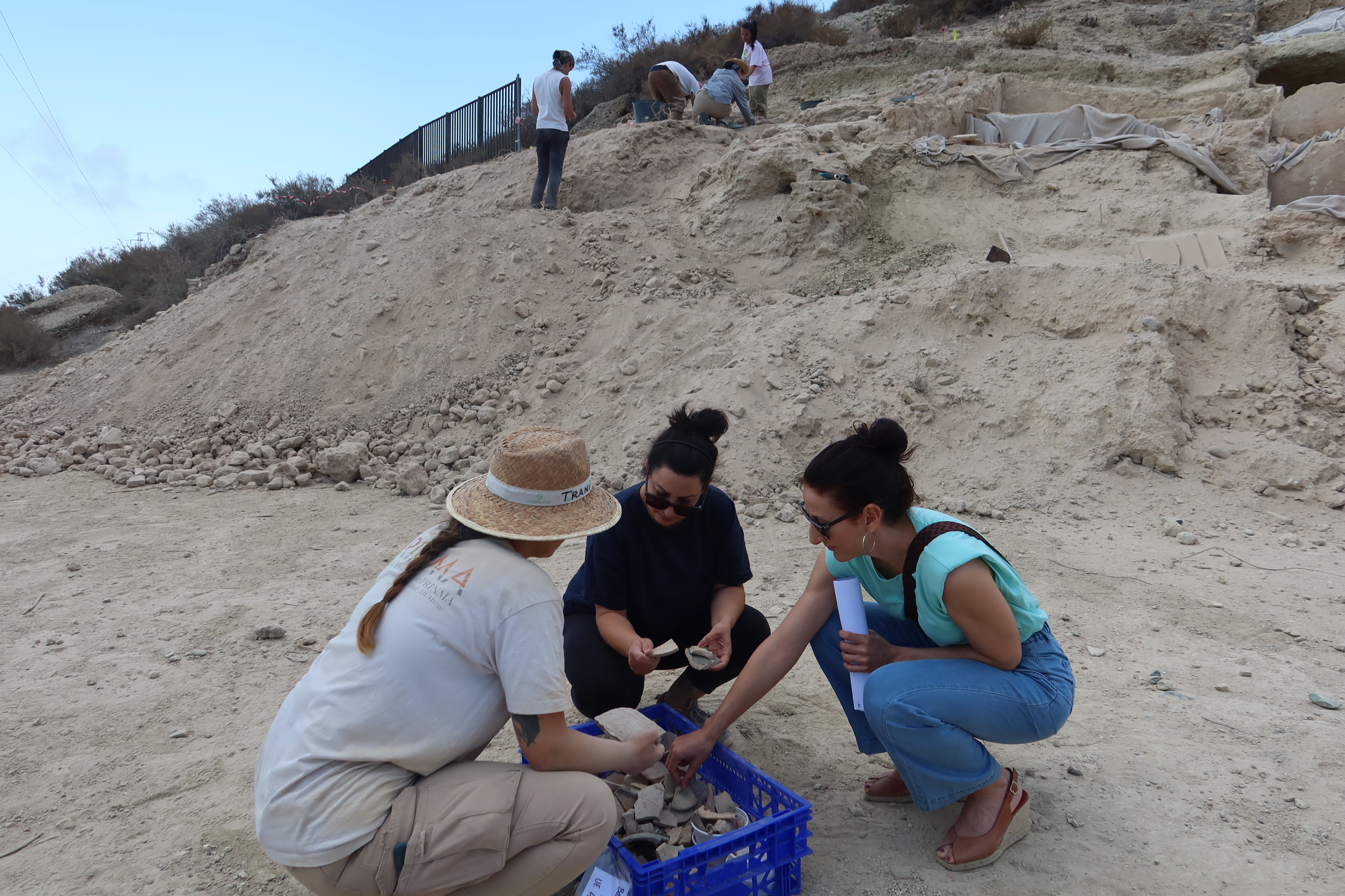 Vera reanuda la tercera campaña arqueológica en el yacimiento de la antigua ciudad medieval de Bayra, situada en el Cerro del Espíritu Santo